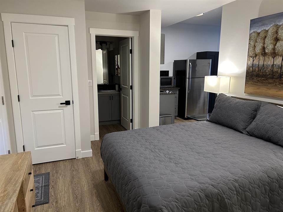Guest Suite- Bed & Bath